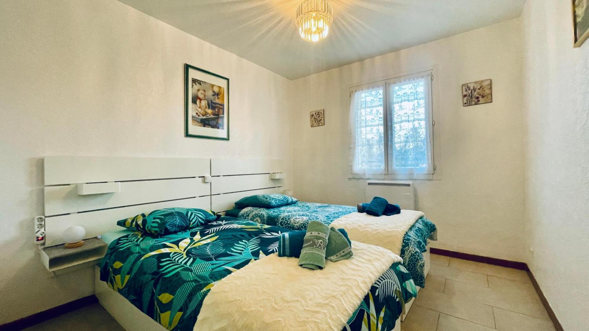 Rendez-Vous Avec Les Cigales - Gite 6 Personnes 100M2 - Piscine Privee - Climatisation Cheval-Blanc エクステリア 写真
